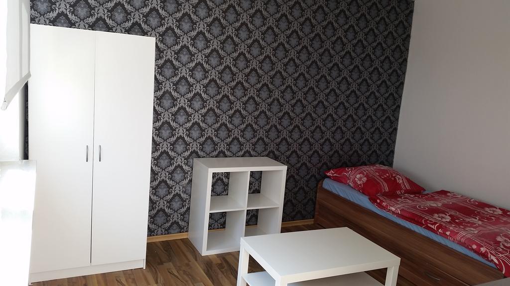 Frankfurt Airport & Fair Apartment Kelsterbach Room photo