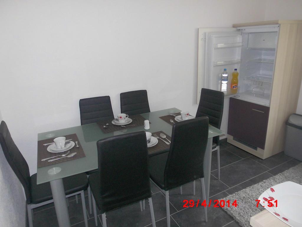 Frankfurt Airport & Fair Apartment Kelsterbach Room photo
