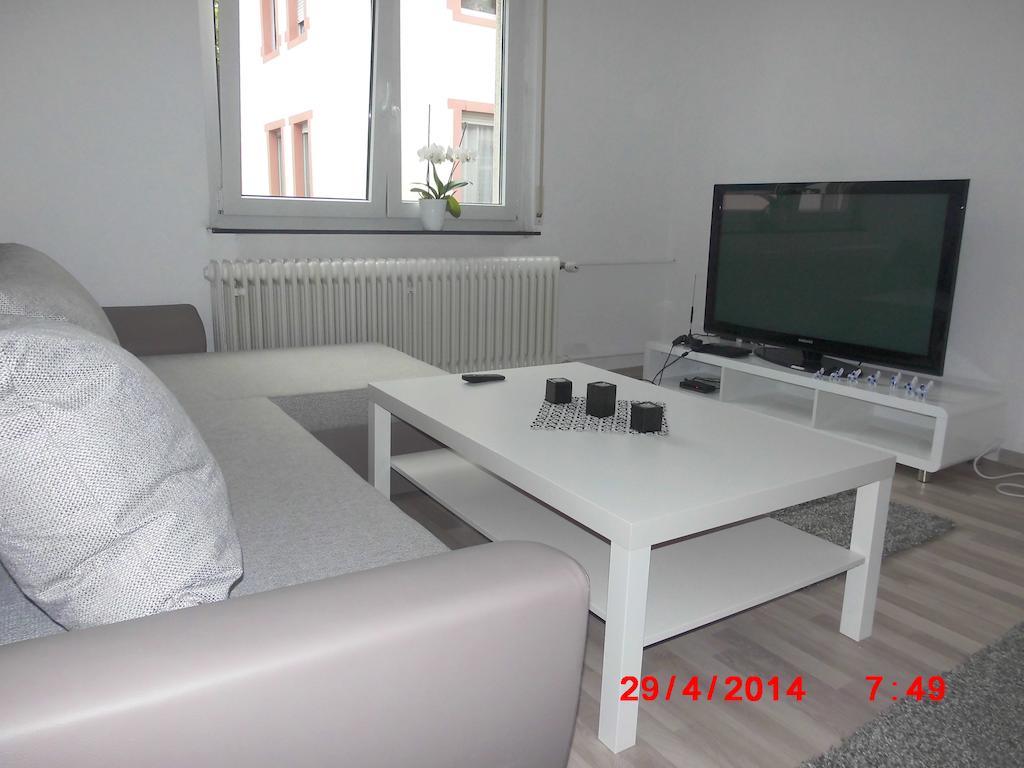 Frankfurt Airport & Fair Apartment Kelsterbach Room photo